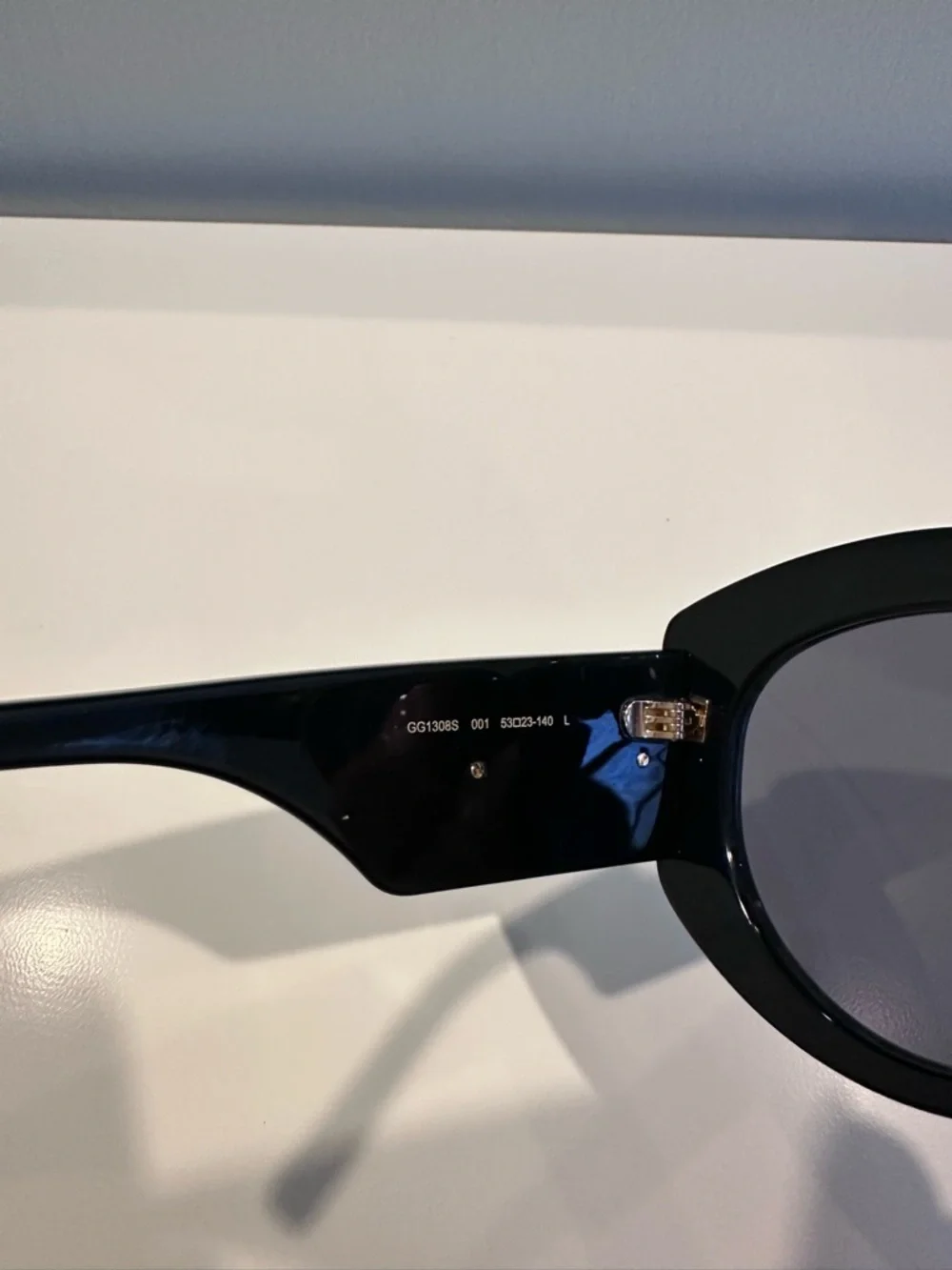 Black Oversized Round Women's Sunglasses - Picture 4 of 4